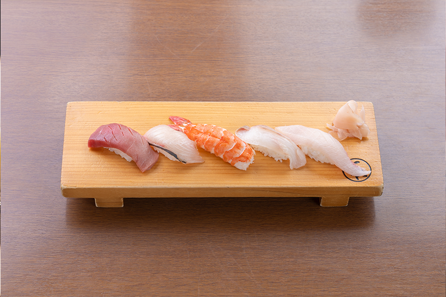 寿司だけじゃない。飲める店、一角寿司。